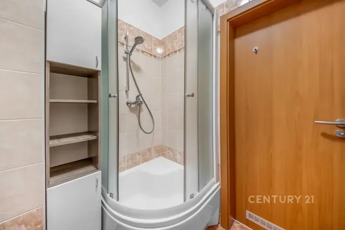 Pronájem bytu 1+kk, Praha - Kyje, Sicherova, 33 m2