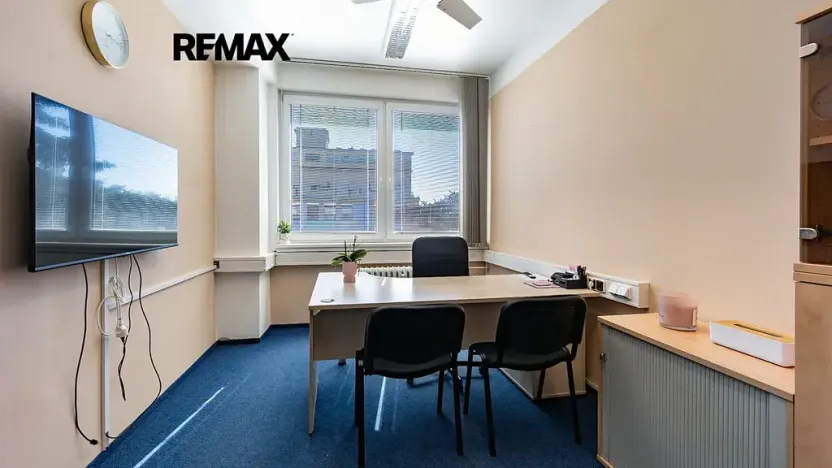 Pronájem kanceláře, Česká Lípa, Děčínská, 350 m2