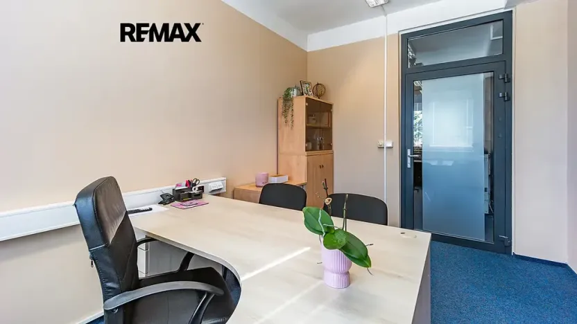 Pronájem kanceláře, Česká Lípa, Děčínská, 350 m2