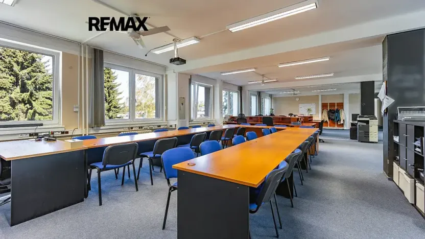 Pronájem kanceláře, Česká Lípa, Děčínská, 350 m2
