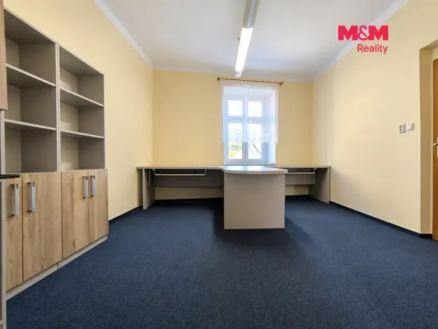 Pronájem kanceláře, Ledeč nad Sázavou, Husovo náměstí, 85 m2