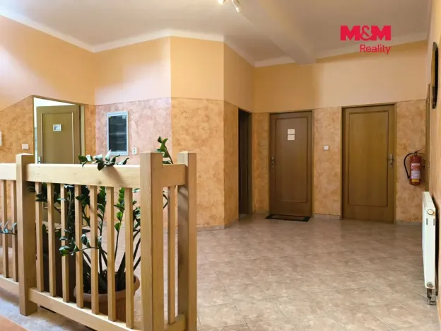 Pronájem kanceláře, Ledeč nad Sázavou, Husovo náměstí, 85 m2