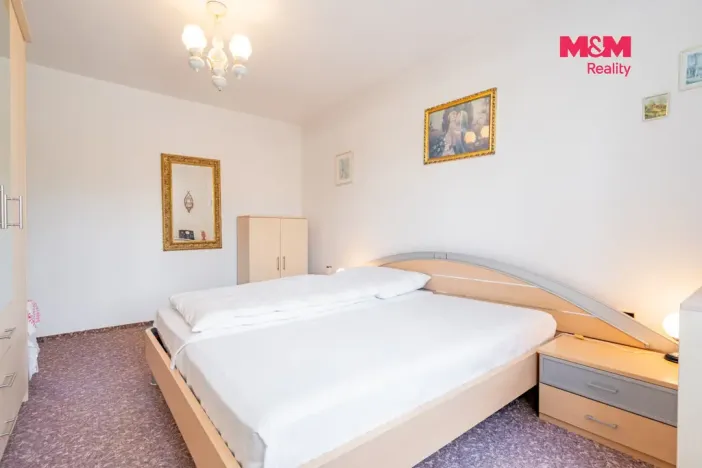 Prodej bytu 3+1, Brloh, 69 m2