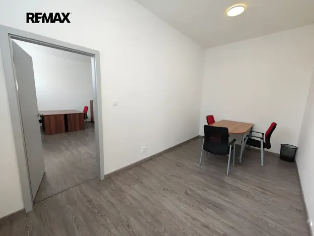 Pronájem kanceláře, Praha - Malešice, 65 m2
