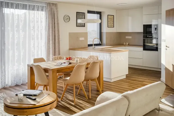 Prodej rodinného domu, Kamenice nad Lipou, Dobšova, 215 m2