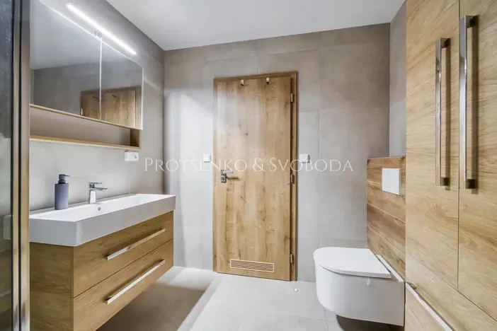 Prodej rodinného domu, Kamenice nad Lipou, Dobšova, 215 m2