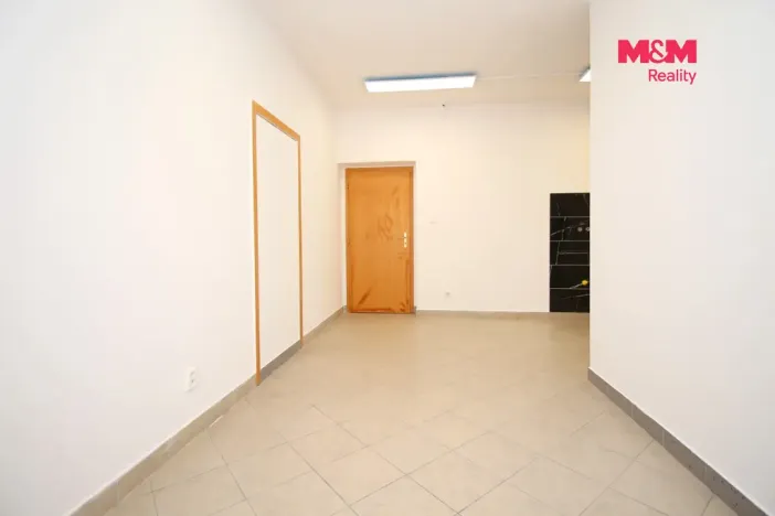 Pronájem obchodního prostoru, Chlumec nad Cidlinou - Chlumec nad Cidlinou IV, Kozelkova, 24 m2