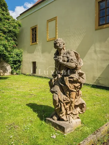 Prodej ubytování, Třebotov, U Tvrze, 2500 m2
