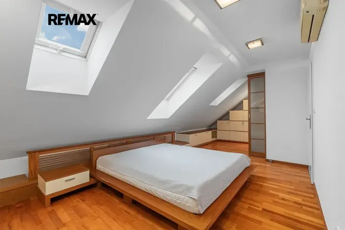 Prodej bytu 3+kk, Praha - Holešovice, Dobrovského, 107 m2