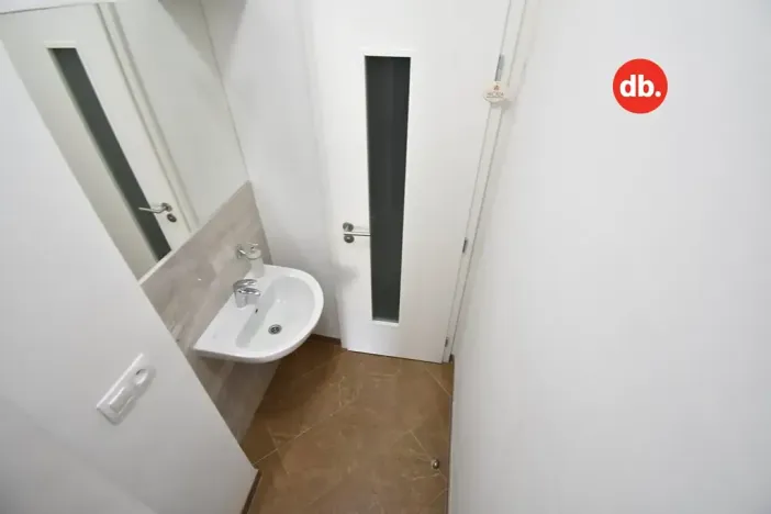 Pronájem kanceláře, Karlovy Vary, Bělehradská, 112 m2