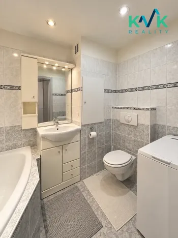 Prodej bytu 3+1, Ostrov, Kollárova, 68 m2