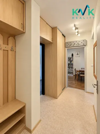 Prodej bytu 3+1, Ostrov, Kollárova, 68 m2