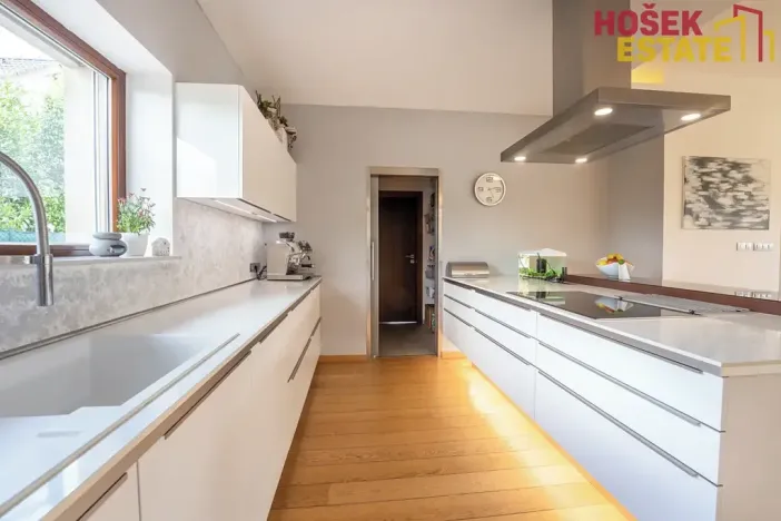 Prodej rodinného domu, Holubice, 240 m2