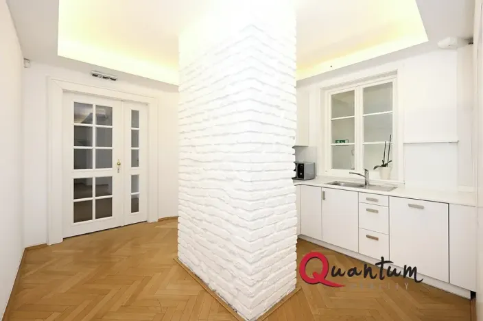 Pronájem kanceláře, Praha - Hradčany, Loretánské náměstí, 28 m2