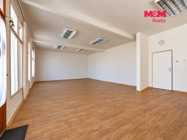 Pronájem obchodního prostoru, Votice, Komenského nám., 120 m2