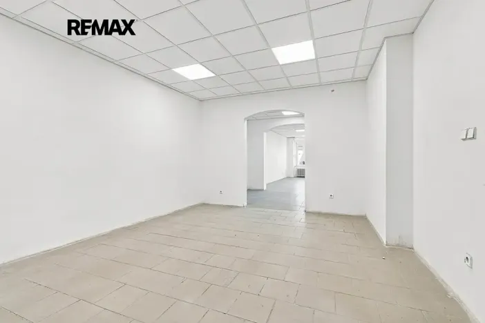 Pronájem obchodního prostoru, Přeštice, Masarykovo nám., 171 m2