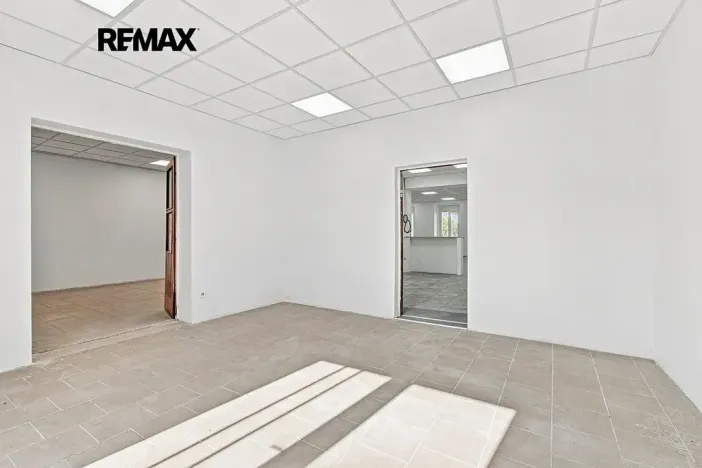 Pronájem obchodního prostoru, Přeštice, Masarykovo nám., 171 m2