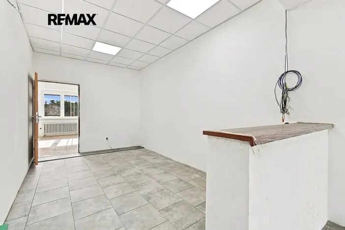 Pronájem obchodního prostoru, Přeštice, Masarykovo nám., 171 m2