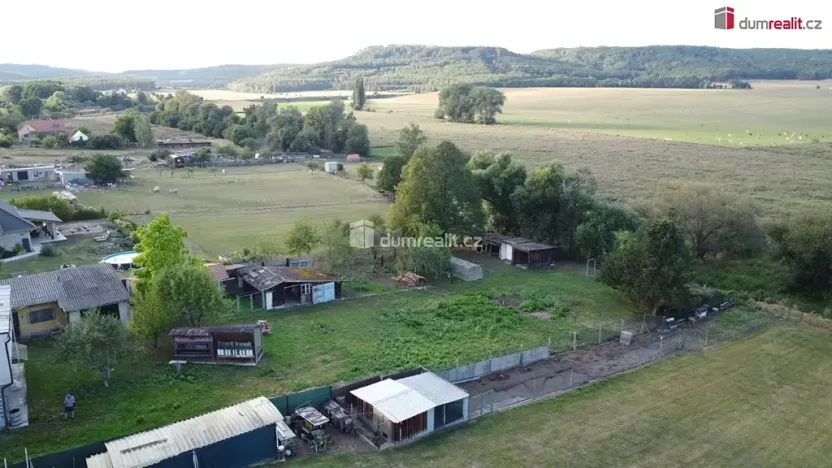 Prodej pozemku pro bydlení, Vroutek, Nádražní, 810 m2