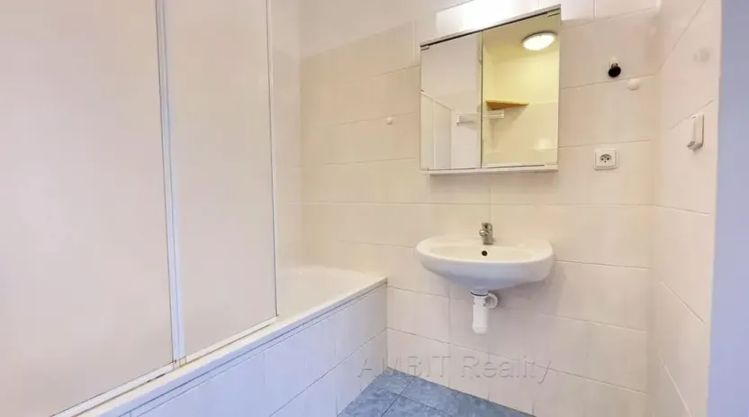 Pronájem bytu 1+1, Praha - Troja, Olštýnská, 37 m2