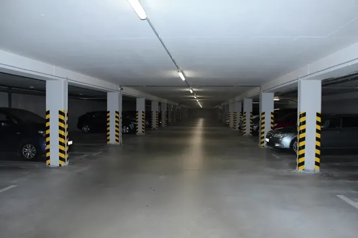 Pronájem garážového stání, Zlín, Voženílkova, 20 m2
