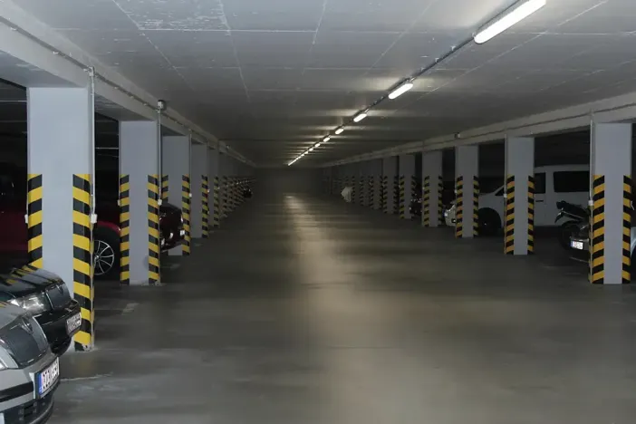 Pronájem garážového stání, Zlín, Voženílkova, 20 m2
