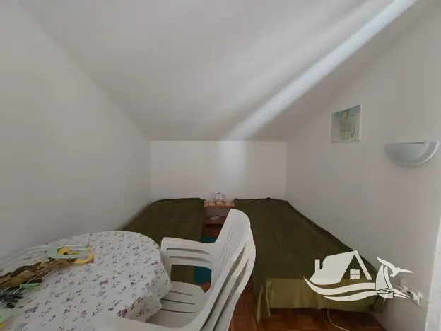 Prodej vícegeneračního domu, Njivice, Chorvatsko, 130 m2