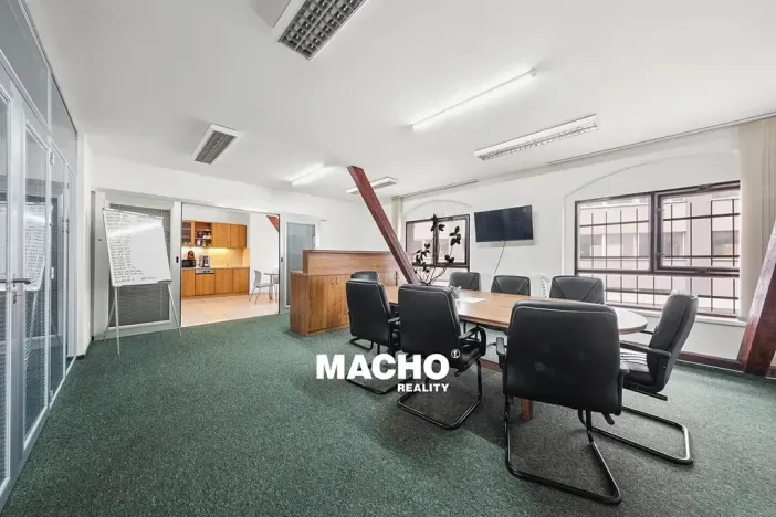 Pronájem kanceláře, Králův Dvůr, Tovární, 370 m2