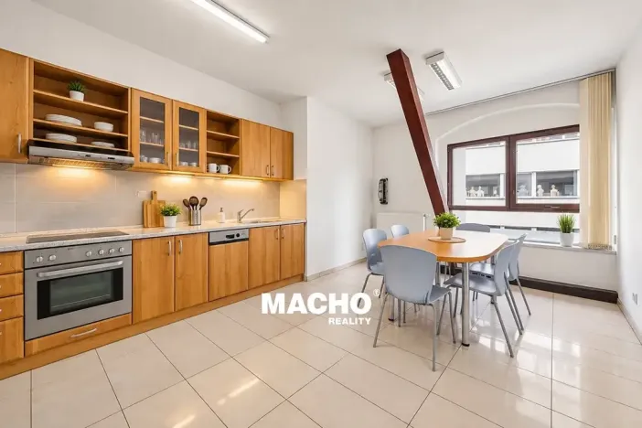 Pronájem kanceláře, Králův Dvůr, Tovární, 370 m2