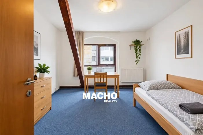 Pronájem kanceláře, Králův Dvůr, Tovární, 370 m2