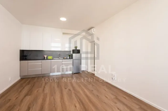 Pronájem bytu 2+kk, Pardubice, třída Míru, 44 m2