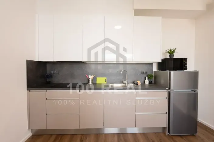 Pronájem bytu 2+kk, Pardubice, třída Míru, 44 m2