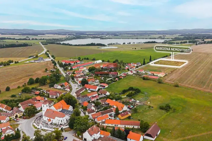 Prodej komerčního pozemku, Pištín, 8217 m2