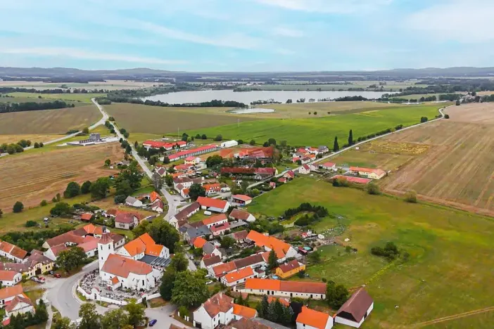 Prodej komerčního pozemku, Pištín, 8217 m2