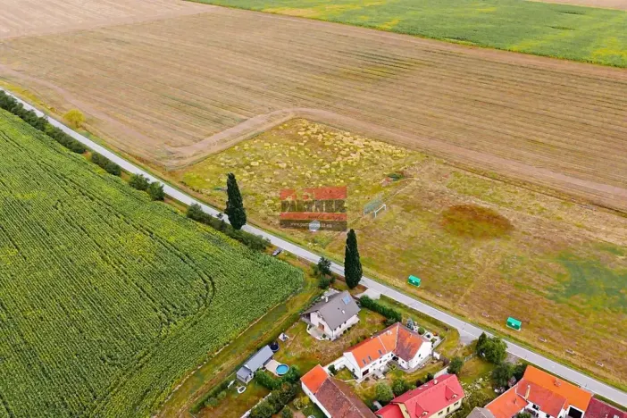 Prodej komerčního pozemku, Pištín, 8217 m2