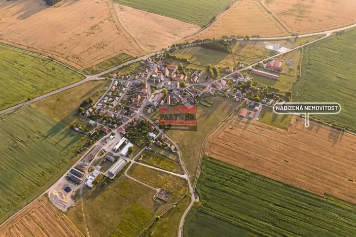 Prodej komerčního pozemku, Pištín, 8217 m2