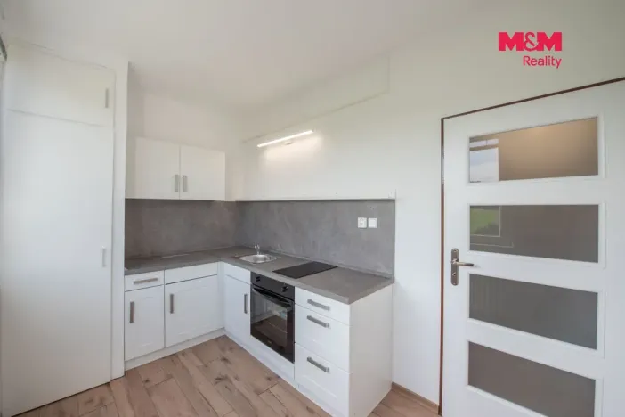 Pronájem bytu 1+1, Hradec Králové - Moravské Předměstí, Sezemická, 33 m2