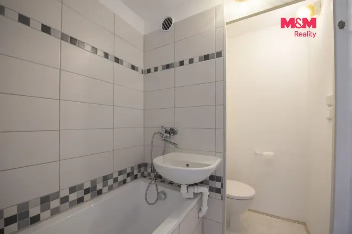 Pronájem bytu 1+1, Hradec Králové - Moravské Předměstí, Sezemická, 33 m2