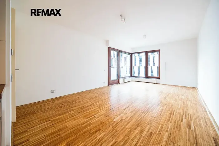 Pronájem bytu 2+kk, Praha - Karlín, Rohanské nábřeží, 73 m2