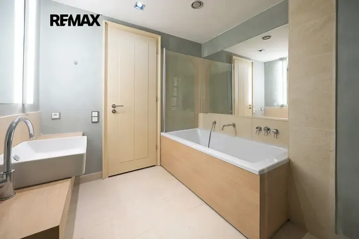 Pronájem bytu 2+kk, Praha - Karlín, Rohanské nábřeží, 73 m2