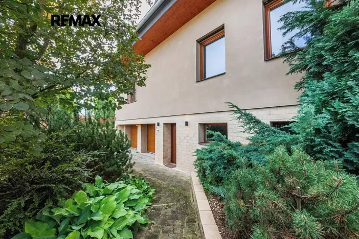 Prodej rodinného domu, Praha - Řeporyje, Havlůjové, 300 m2