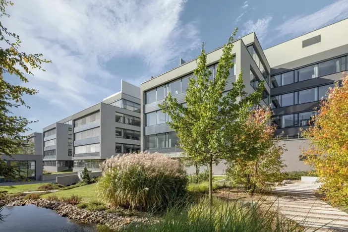 Pronájem kanceláře, Praha - Stodůlky, náměstí Junkových, 500 m2