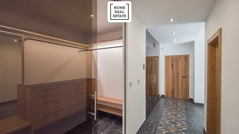 Prodej bytu 4+kk, Karlovy Vary, Šumavská, 171 m2
