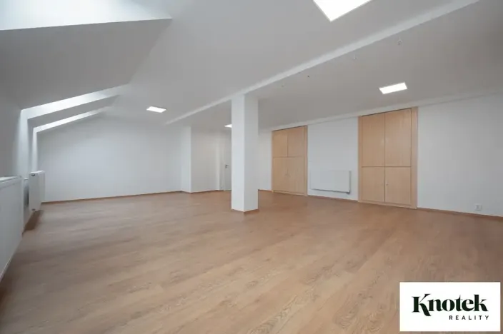 Pronájem kanceláře, Brno, Štefánikova, 400 m2