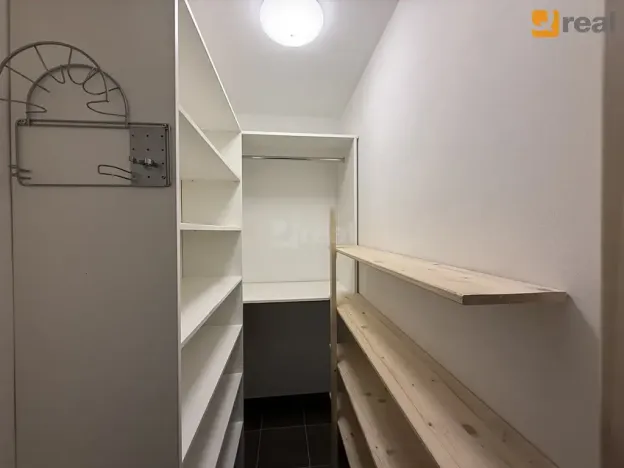 Pronájem bytu 3+1, Praha - Petrovice, Rezlerova, 73 m2