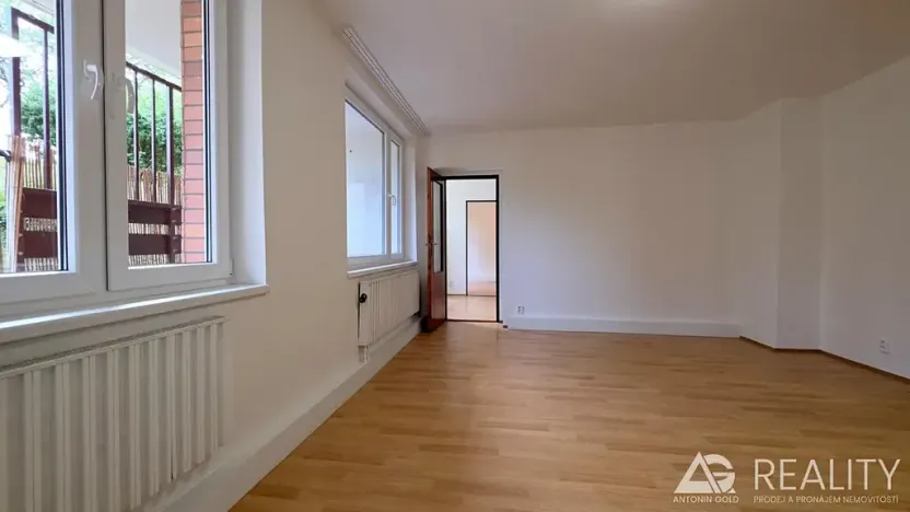 Pronájem bytu 3+1, Praha - Dejvice, Krohova, 76 m2