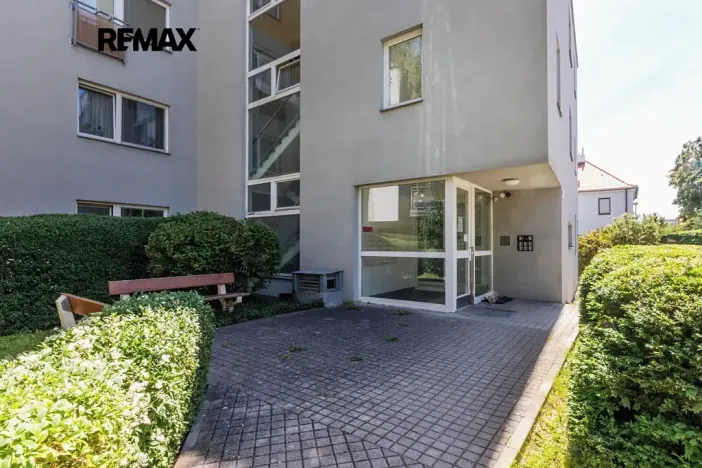 Prodej garážového stání, Praha - Břevnov, Rejchova, 12 m2