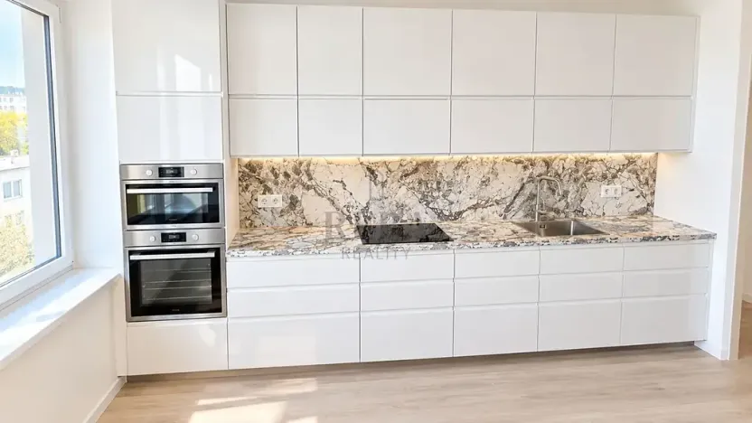 Prodej bytu 2+1, Karlovy Vary, náměstí Dr. M. Horákové, 52 m2