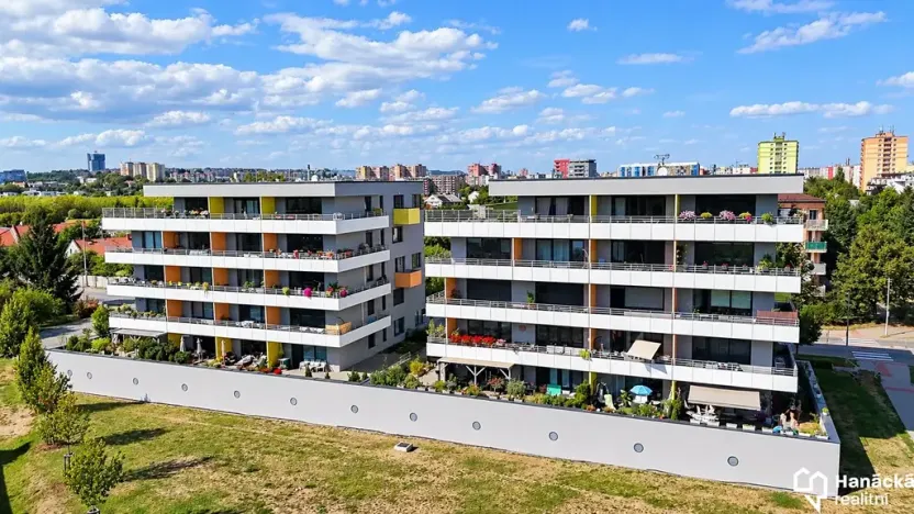 Pronájem bytu 2+kk, Olomouc, Slavonínská, 59 m2