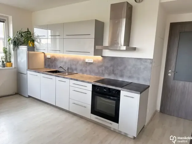 Pronájem bytu 2+kk, Olomouc, Slavonínská, 59 m2
